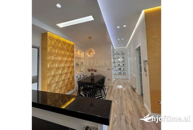 Shtepi me qera 2+1 ne Tirane - 2,500 Euro