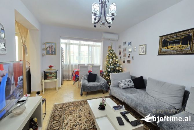 Shtepi ne shitje Apartament ne Tirane, 3+1, Mobilimi E mobiluar, Pagesa 179,000  Euro.