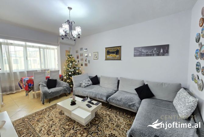 Shtepi ne shitje Apartament ne Tirane, 3+1, Mobilimi E mobiluar, Pagesa 179,000  Euro.