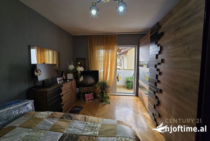 Shtepi ne shitje Apartament ne Tirane, 3+1, Mobilimi E mobiluar, Pagesa 179,000  Euro.