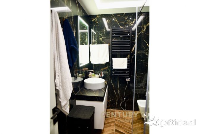 Shtepi ne shitje Apartament ne Tirane, 2+1, Mobilimi E mobiluar, Pagesa 260,000  Euro.