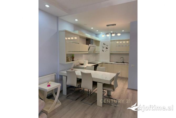 Shtepi me qera 2+1 ne Tirane - 800 Euro