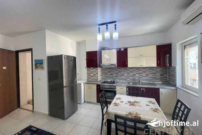 Shtepi me qera Apartament ne Tirane, 2+1, Mobilimi E mobiluar, Pagesa 550  Euro.