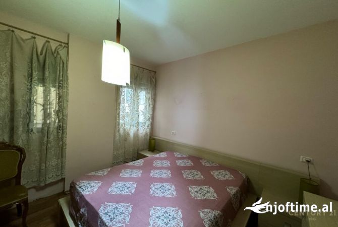 Shtepi me qera Apartament ne Tirane, 2+1, Mobilimi E mobiluar, Pagesa 530  Euro.