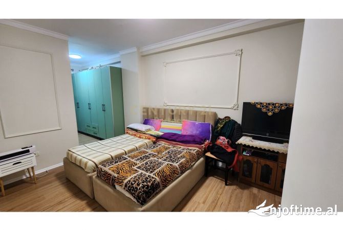 Shtepi ne shitje Apartament ne Tirane, 1+1, Mobilimi E mobiluar, Pagesa 90,000  Euro.