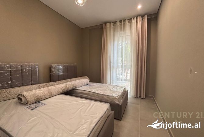 Shtepi ne shitje Apartament ne Durres, 2+1, Mobilimi E mobiluar, Pagesa 335,000  Euro.