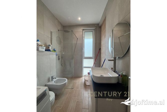 Shtepi ne shitje Apartament ne Durres, 2+1, Mobilimi E mobiluar, Pagesa 335,000  Euro.