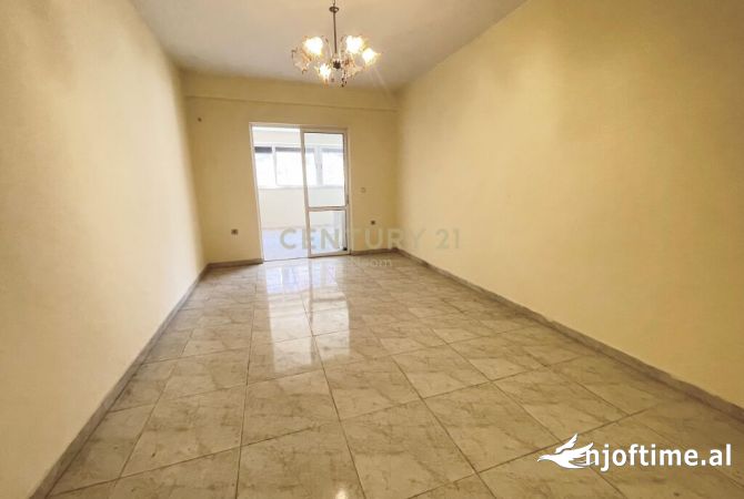 Shtepi ne shitje Apartament ne Tirane, 2+1, Mobilimi Bosh, pa mobiluar, Pagesa 260,000  Euro.