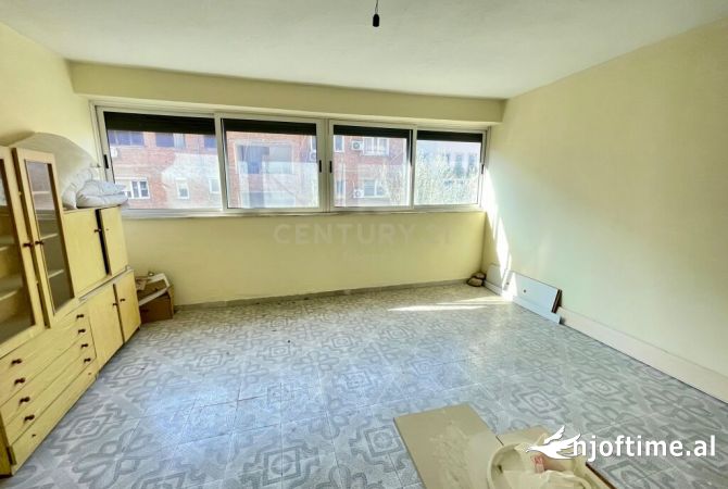 Shtepi ne shitje Apartament ne Tirane, 2+1, Mobilimi Bosh, pa mobiluar, Pagesa 260,000  Euro.