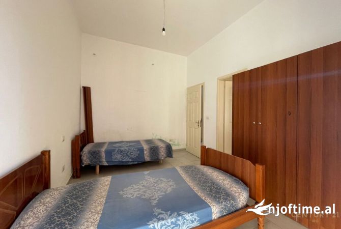 Shtepi ne shitje Apartament ne Tirane, 2+1, Mobilimi Pjeserisht e mobiluar, Pagesa 135,000  Euro.