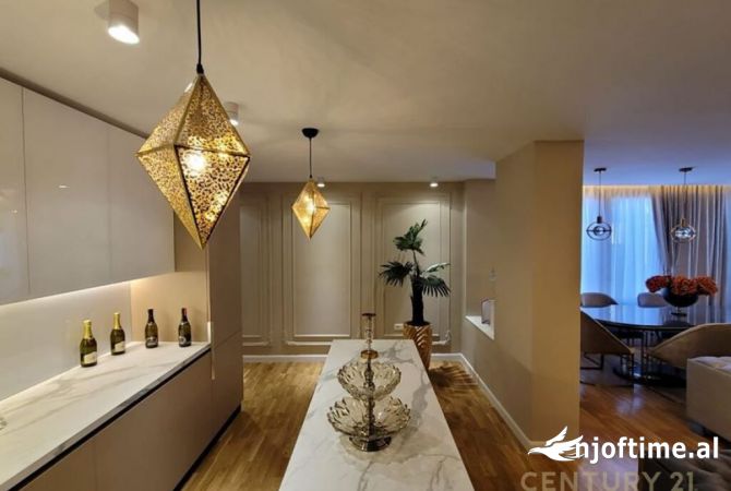 Shtepi ne shitje Apartament ne Tirane, 3+1, Mobilimi E mobiluar, Pagesa 350,000  Euro.