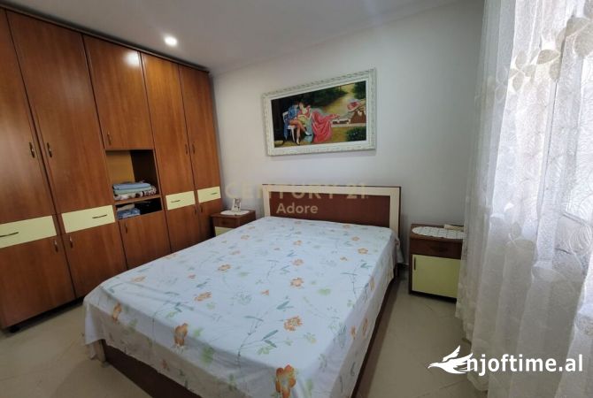 Shtepi ne shitje Vila Luksoze ne Tirane, 2+1, Mobilimi E mobiluar, Pagesa 180,000  Euro.