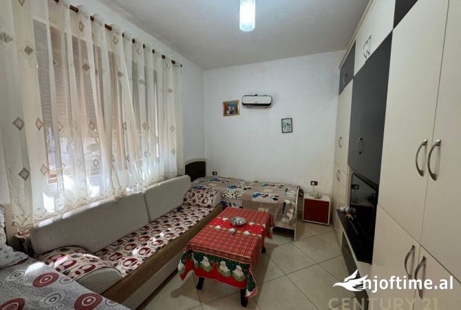 Shtepi ne shitje Vila Luksoze ne Tirane, 4+1, Mobilimi E mobiluar, Pagesa 200,000  Euro.