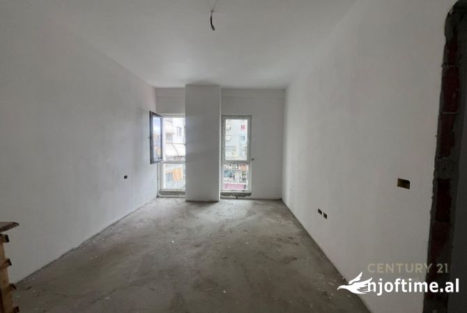 Shtepi ne shitje Apartament ne Tirane, 2+1, Mobilimi Bosh, pa mobiluar, Pagesa 237,000  Euro.