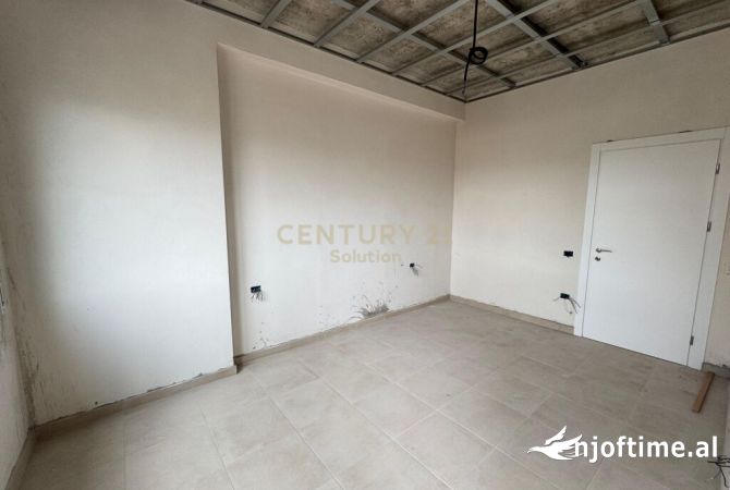 Shtepi ne shitje Apartament ne Tirane, 1+1, Mobilimi Bosh, pa mobiluar, Pagesa 105,000  Euro.