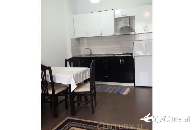Shtepi ne shitje Apartament ne Tirane, 1+1, Mobilimi E mobiluar, Pagesa 98,000  Euro.