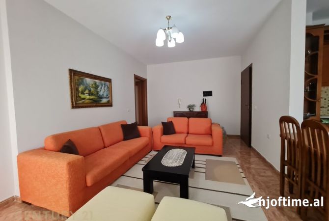 Shtepi me qera 2+1 ne Tirane - 700 Euro