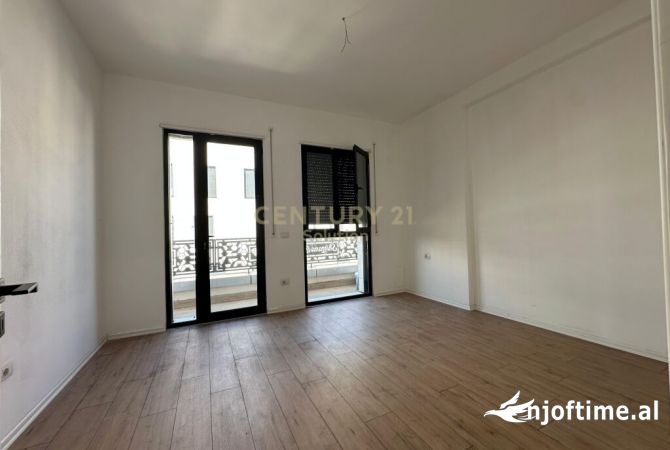 Shtepi ne shitje Apartament ne Tirane, 2+1, Mobilimi Bosh, pa mobiluar, Pagesa 97,000  Euro.