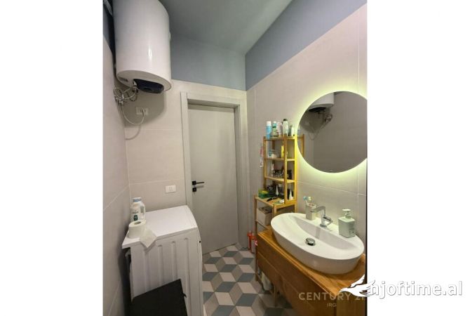 Shtepi ne shitje Apartament ne Durres, 2+1, Mobilimi E mobiluar, Pagesa 199,000  Euro.