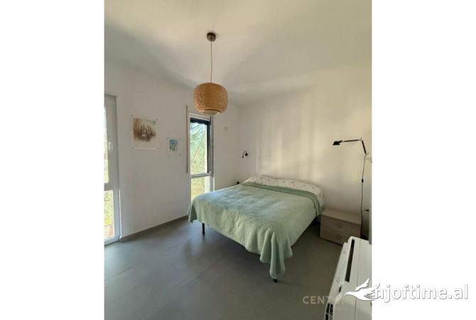 Shtepi ne shitje Apartament ne Durres, 2+1, Mobilimi E mobiluar, Pagesa 199,000  Euro.