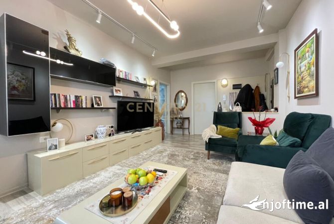 Shtepi ne shitje Apartament ne Tirane, 3+1, Mobilimi E mobiluar, Pagesa 320,000  Euro.