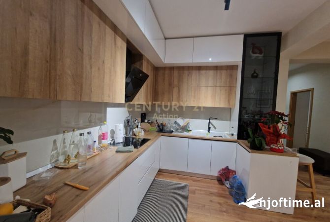 Shtepi ne shitje Apartament ne Tirane, 2+1, Mobilimi E mobiluar, Pagesa 210,000  Euro.