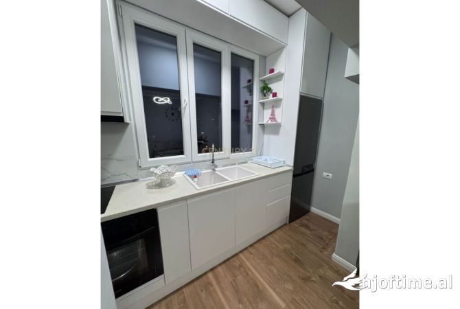 Shtepi ne shitje Apartament ne Tirane, 1+1, Mobilimi E mobiluar, Pagesa 248,000  Euro.