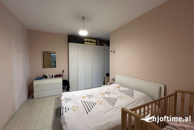 Shtepi me qera Apartament ne Tirane, 1+1, Mobilimi E mobiluar, Pagesa 550  Euro.