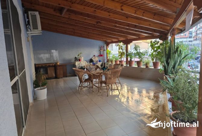 Shtepi ne shitje Apartament ne Tirane, 3+1, Mobilimi E mobiluar, Pagesa 169,000  Euro.