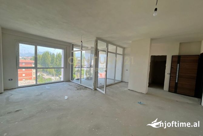 Shtepi ne shitje Apartament ne Tirane, 2+1, Mobilimi Bosh, pa mobiluar, Pagesa 153,000  Euro.