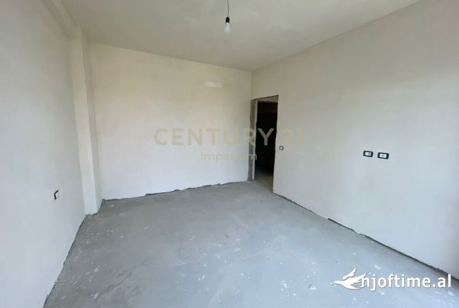 Shtepi ne shitje Apartament ne Tirane, 2+1, Mobilimi Bosh, pa mobiluar, Pagesa 153,000  Euro.