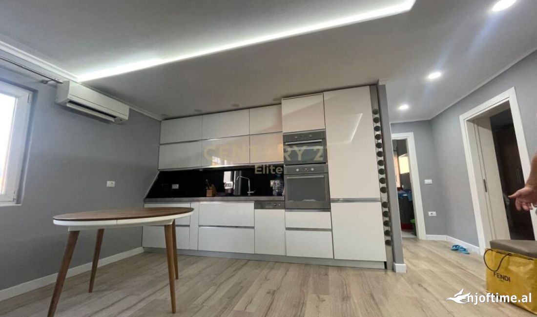 Shtepi me qera Apartament ne Tirane, 2+1, Mobilimi E mobiluar, Pagesa 650  Euro.