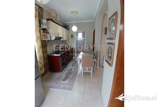 Shtepi ne shitje Shtepi Private ne Tirane, 2+1, Mobilimi E mobiluar, Pagesa 140,000  Euro.