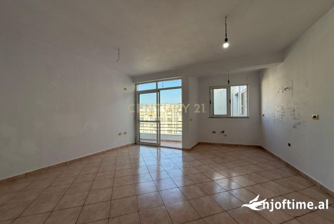 Shtepi ne shitje Apartament ne Tirane, 2+1, Mobilimi Bosh, pa mobiluar, Pagesa 108,000  Euro.