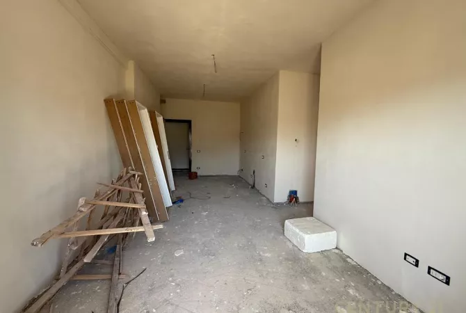 Shtepi ne shitje Apartament ne Tirane, 1+1, Mobilimi Bosh, pa mobiluar, Pagesa 117,300  Euro.