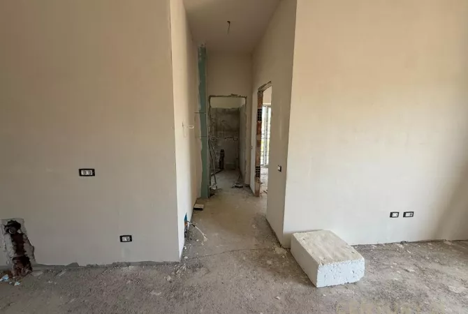 Shtepi ne shitje Apartament ne Tirane, 1+1, Mobilimi Bosh, pa mobiluar, Pagesa 117,300  Euro.