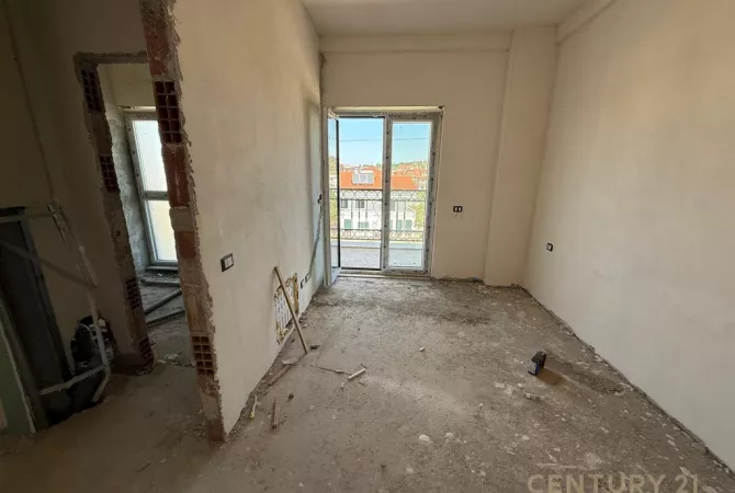Shtepi ne shitje Apartament ne Tirane, 1+1, Mobilimi Bosh, pa mobiluar, Pagesa 117,300  Euro.