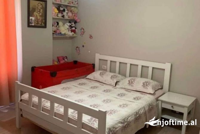 Shtepi ne shitje Apartament ne Tirane, 1+1, Mobilimi E mobiluar, Pagesa 68,000  Euro.