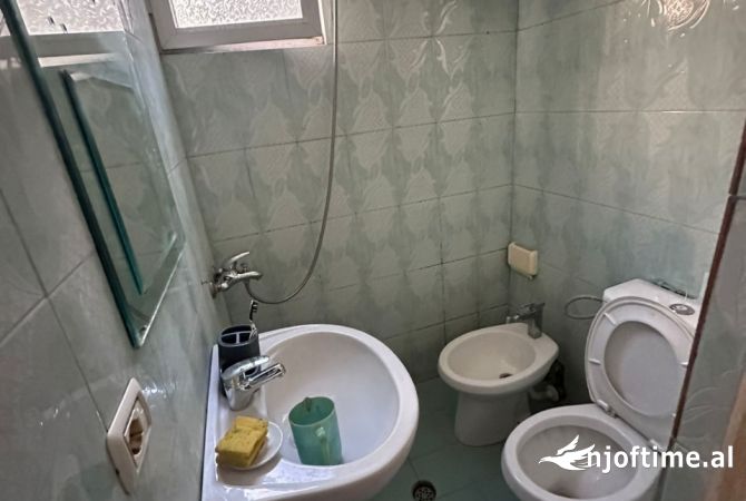 Shtepi me qera Apartament ne Tirane, 2+1, Mobilimi E mobiluar, Pagesa 500  Euro.