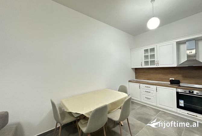 Shtepi me qera Apartament ne Tirane, 1+1, Mobilimi E mobiluar, Pagesa 650  Euro.