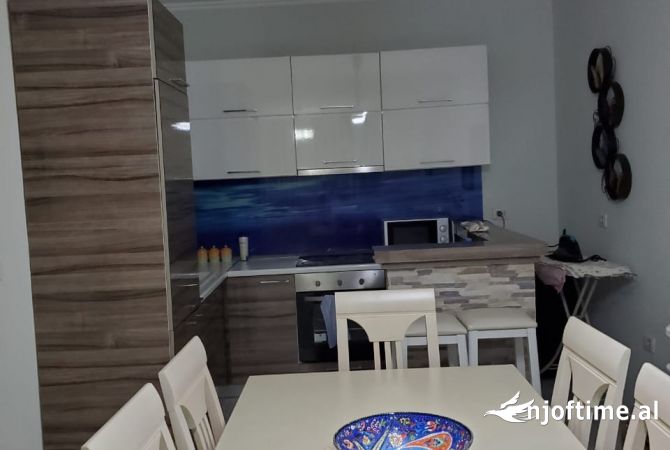 Shtepi me qera 2+1 ne Tirane - 750 Euro