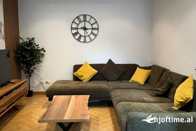 Shtepi me qera 2+1 ne Tirane - 1,000 Euro