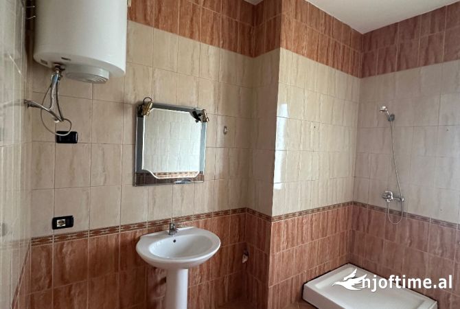 Shtepi ne shitje Apartament ne Tirane, 2+1, Mobilimi E mobiluar, Pagesa 110,000  Euro.