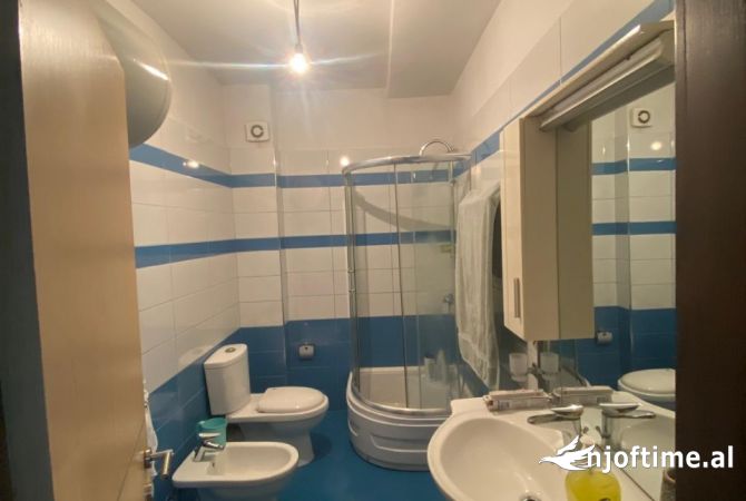 Shtepi ne shitje Apartament ne Tirane, 2+1, Mobilimi E mobiluar, Pagesa 155,000  Euro.