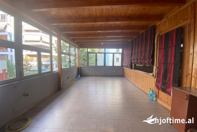 Shtepi ne shitje Apartament ne Tirane, 2+1, Mobilimi E mobiluar, Pagesa 155,000  Euro.