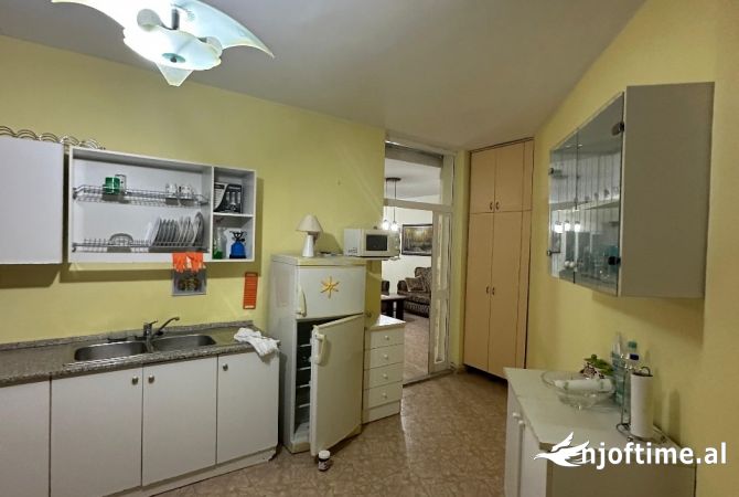 Shtepi ne shitje Apartament ne Tirane, 2+1, Mobilimi E mobiluar, Pagesa 125,000  Euro.