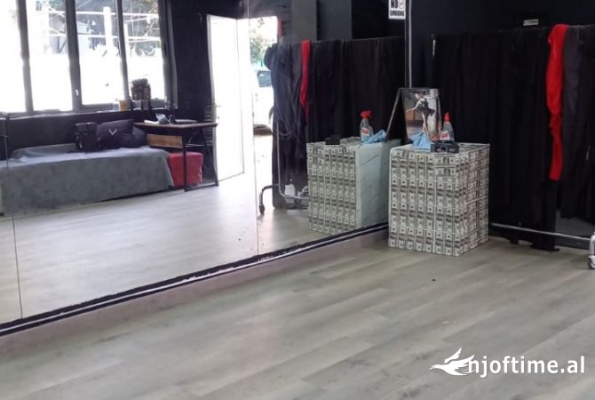 Ambient me Qira ne Xhamllik - 400€ | 40 m² 