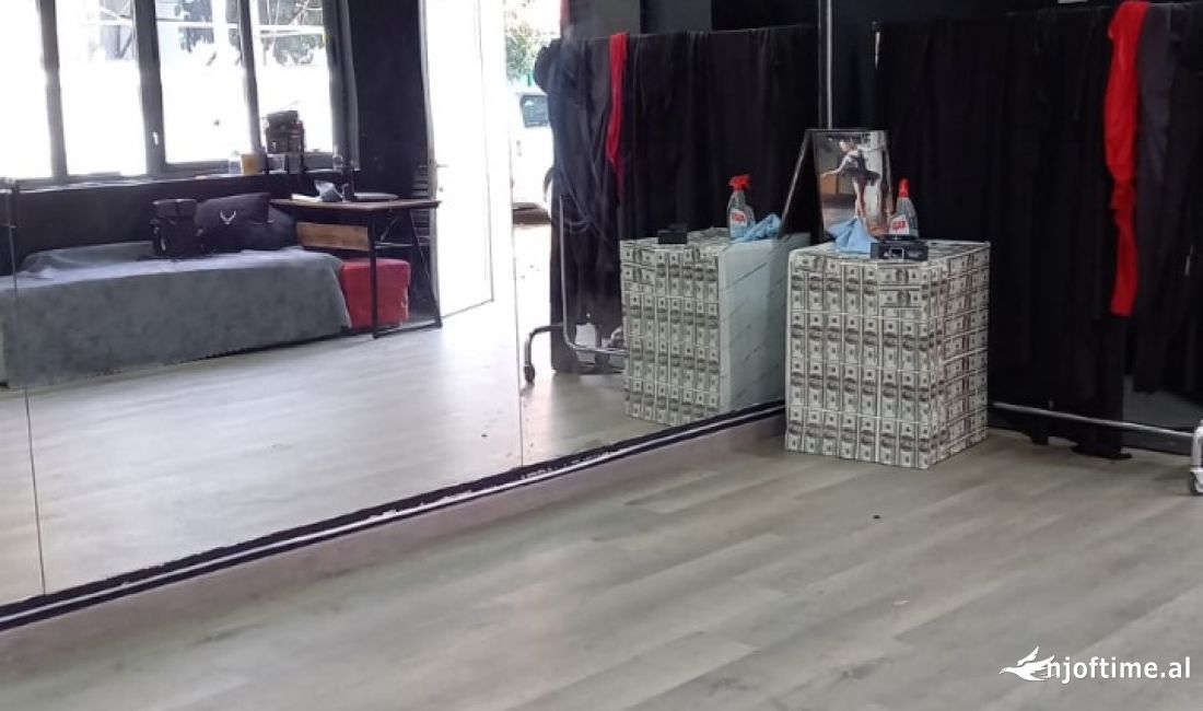 Ambient me Qira ne Xhamllik - 400Euro | 40 m2 