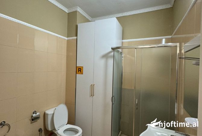 Ambient biznesi me qera 3+1 ne Tirane - 1,500 Euro