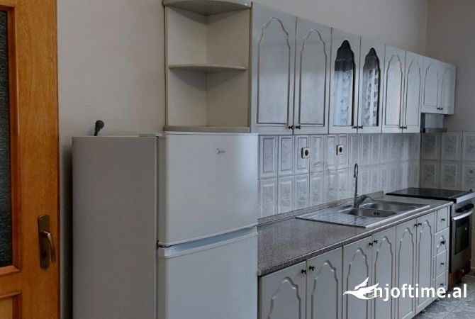 Shtepi me qera Apartament ne Tirane, 1+1, Mobilimi E mobiluar, Pagesa 450  Euro.